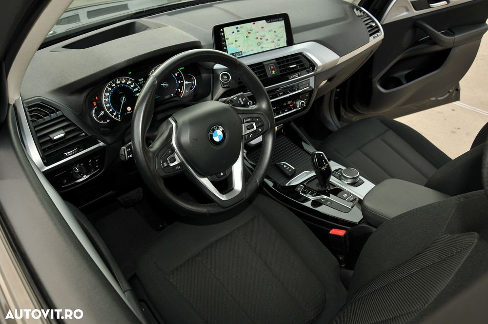 BMW X3 xDrive20i AT Advantage - 9