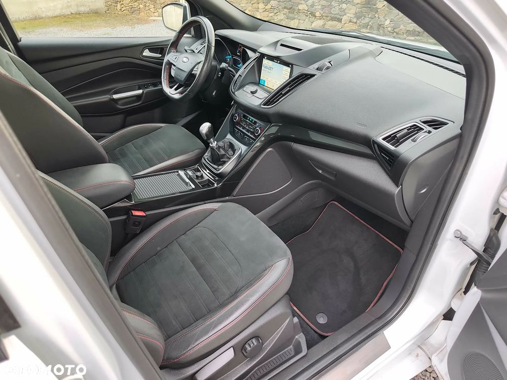Ford Kuga 1.5 EcoBoost 2x4 ST-Line - 18