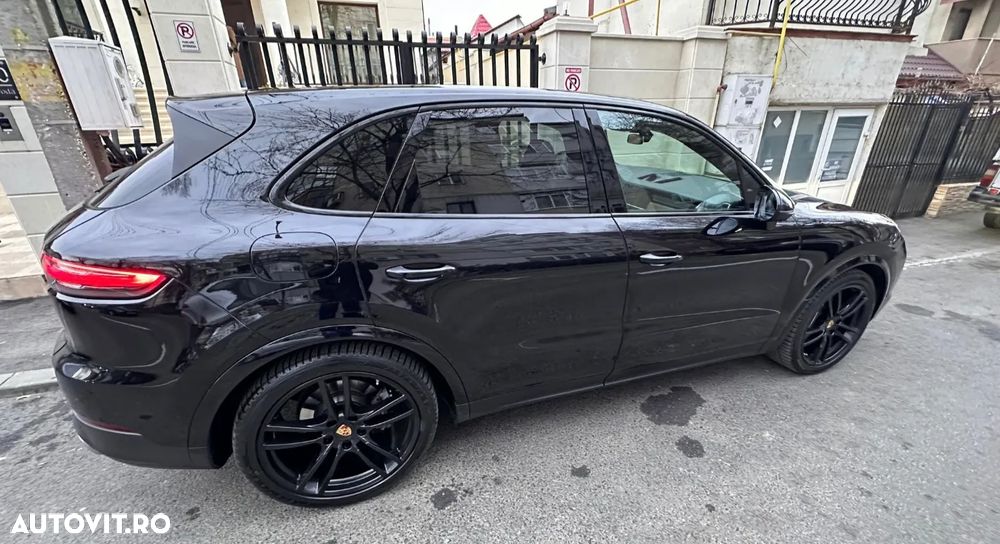 Porsche Cayenne - 1