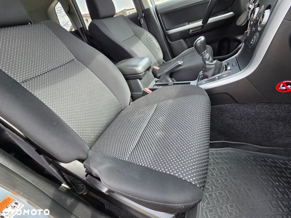 Suzuki Grand Vitara 1.9 DDiS Comfort DPF Family - 38