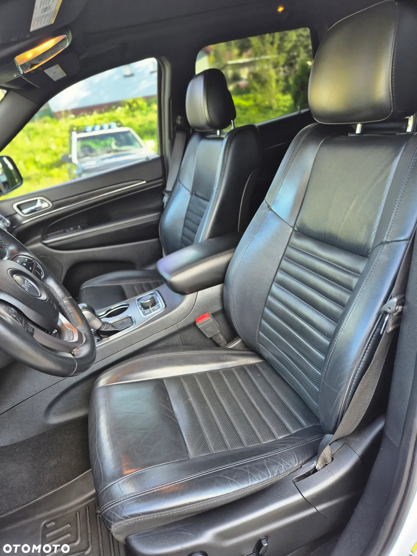 Jeep Grand Cherokee - 36