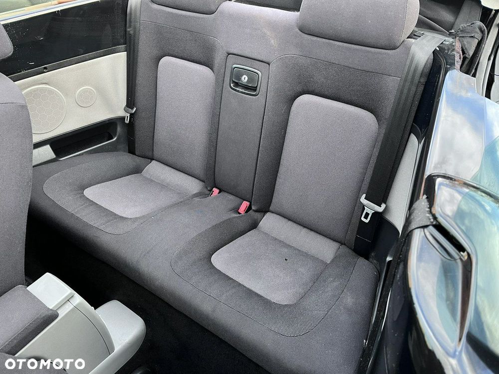 Volkswagen New Beetle - 8