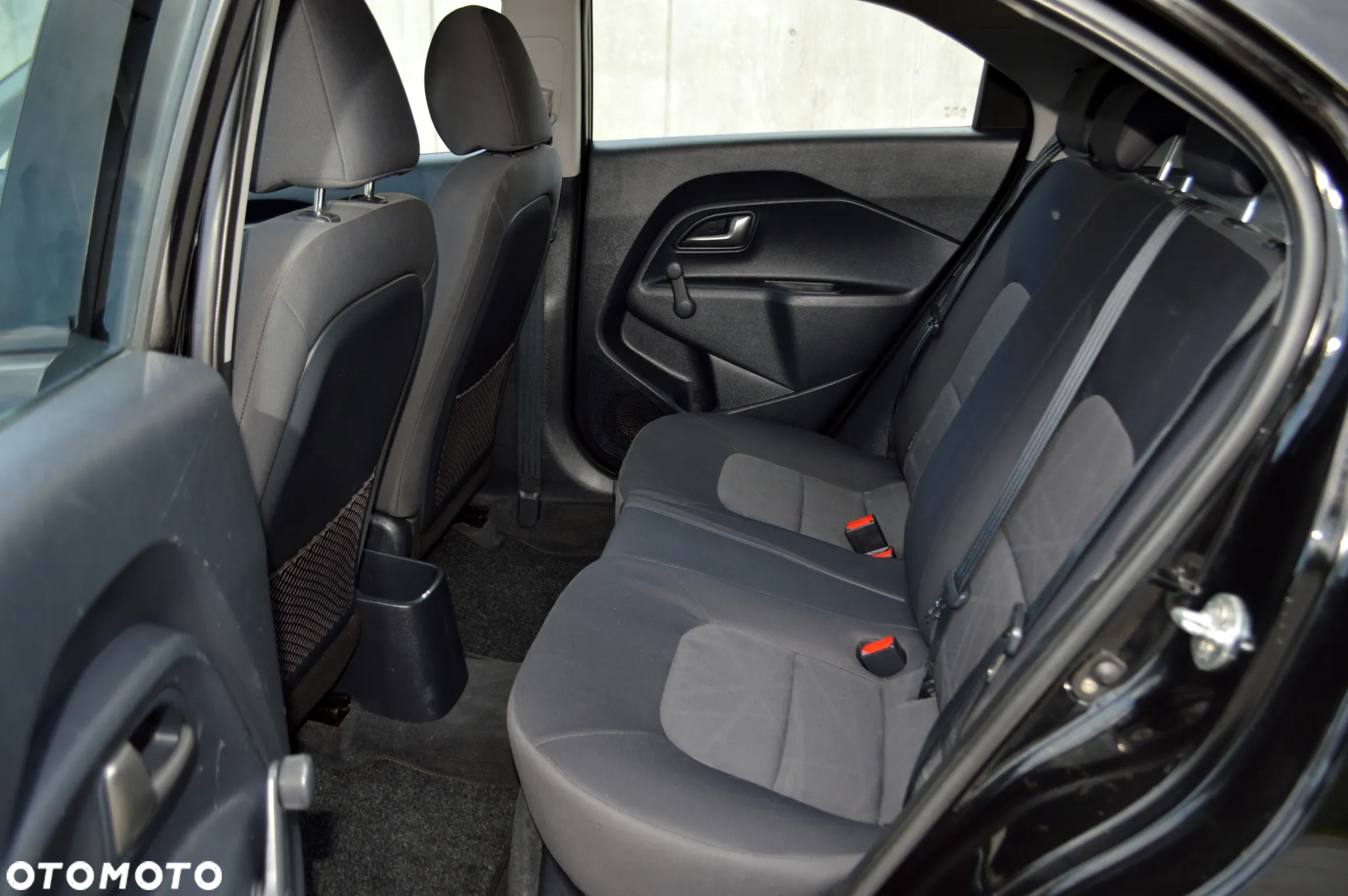 Kia Rio - 11