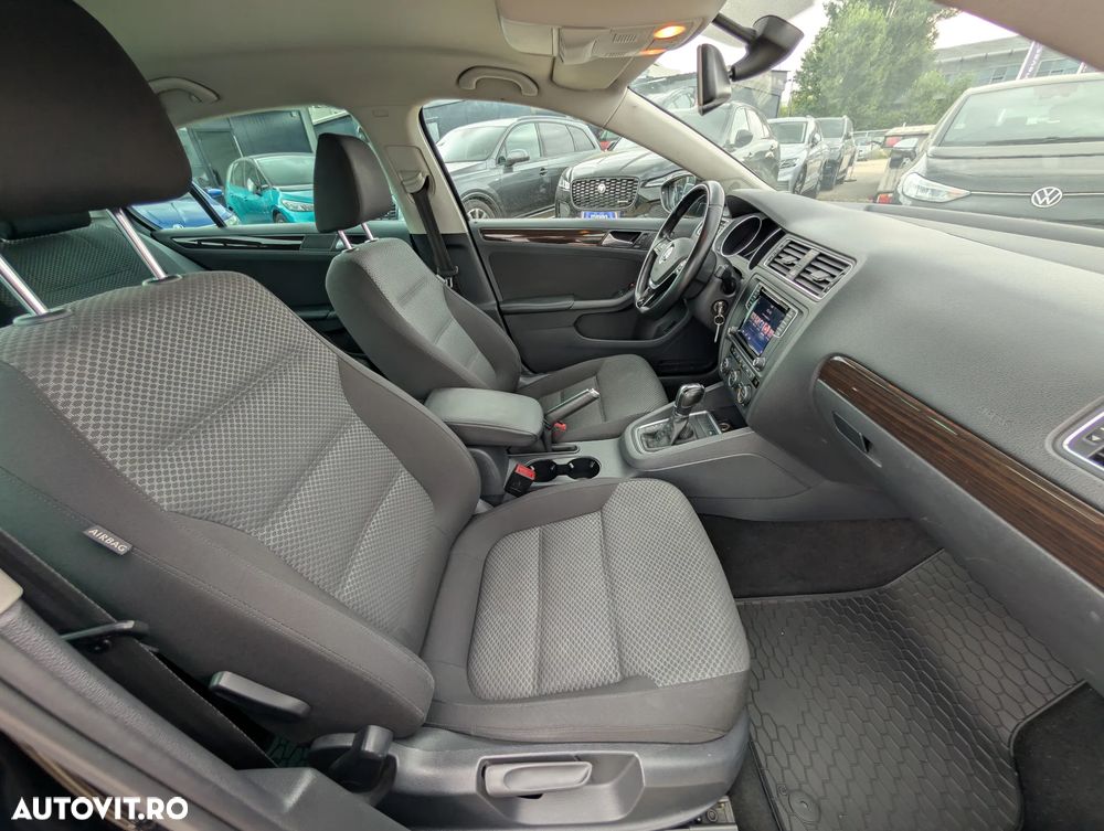 Volkswagen Jetta 2.0 TDI DSG Comfortline - 21