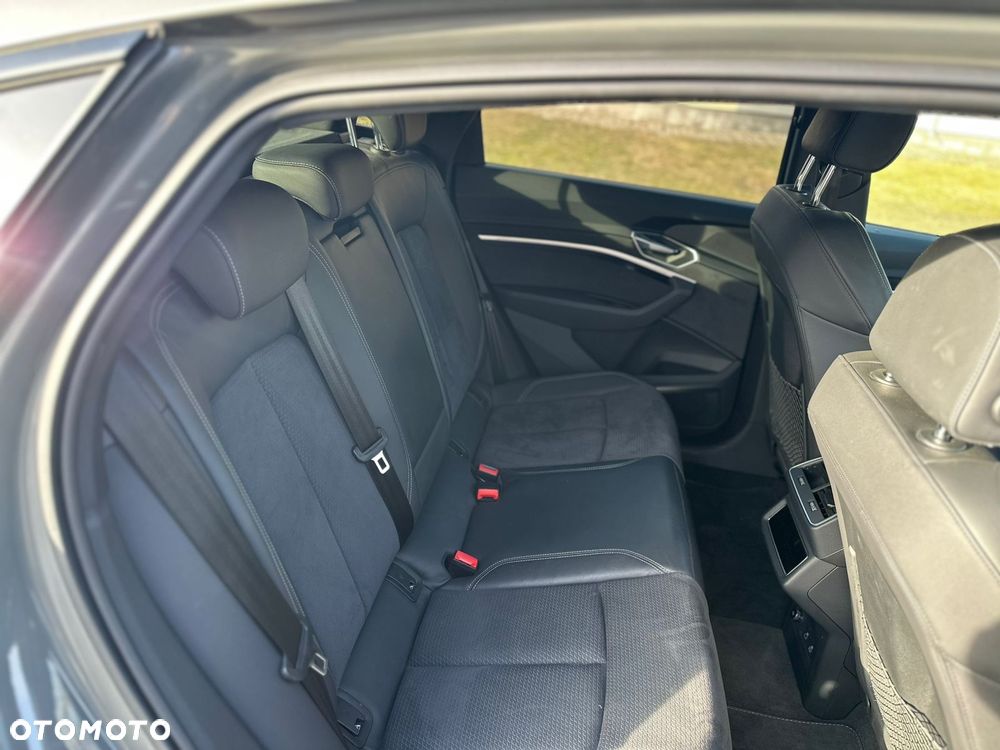 Audi Q8 Sportback e-tron - 22