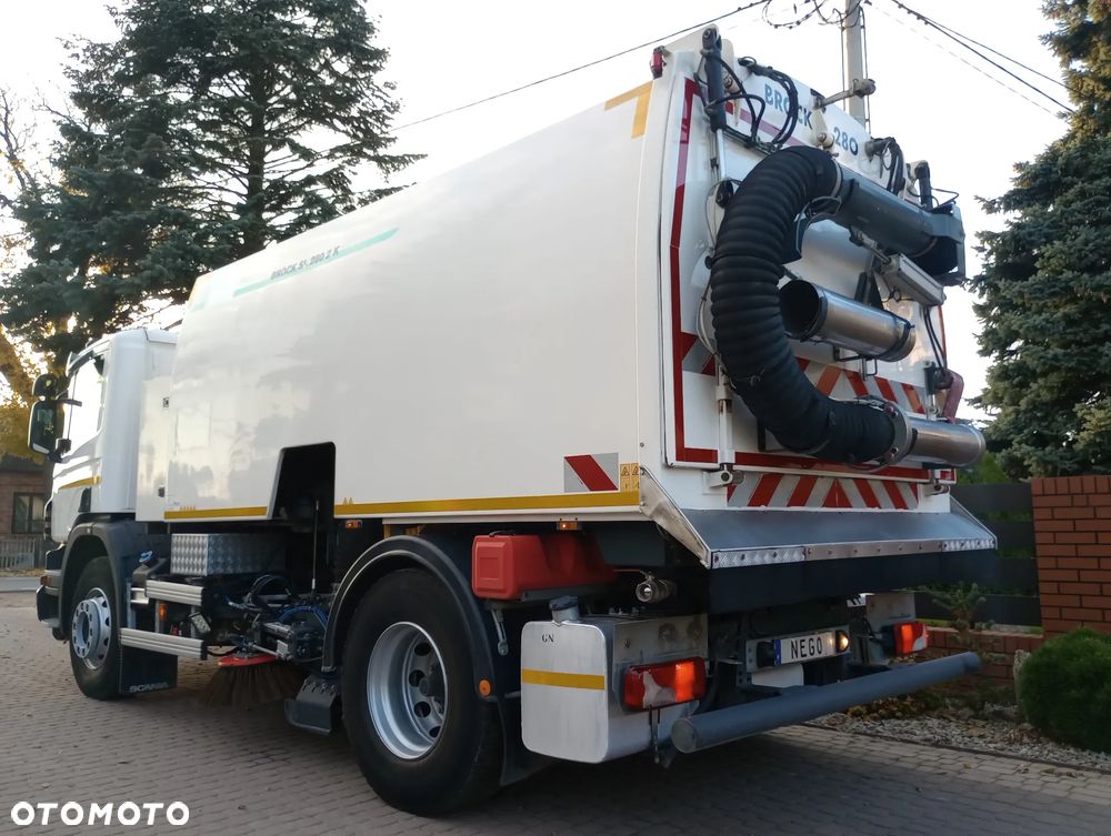Scania P250 Euro-6 Zamiatarka Brock SL280 Mercedes - 3