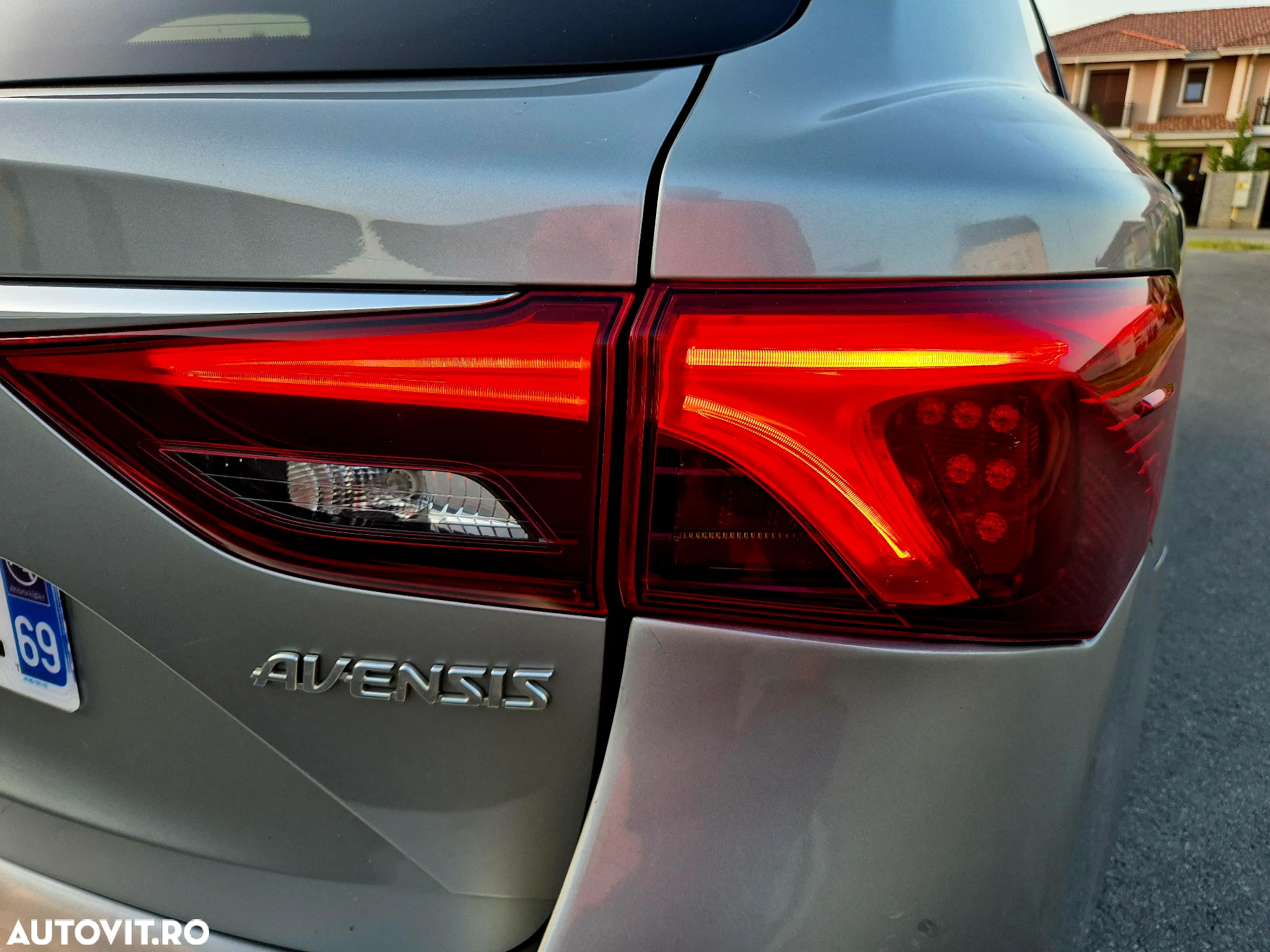 Toyota Avensis 2.0 D-4D Executive Terracotta - 26