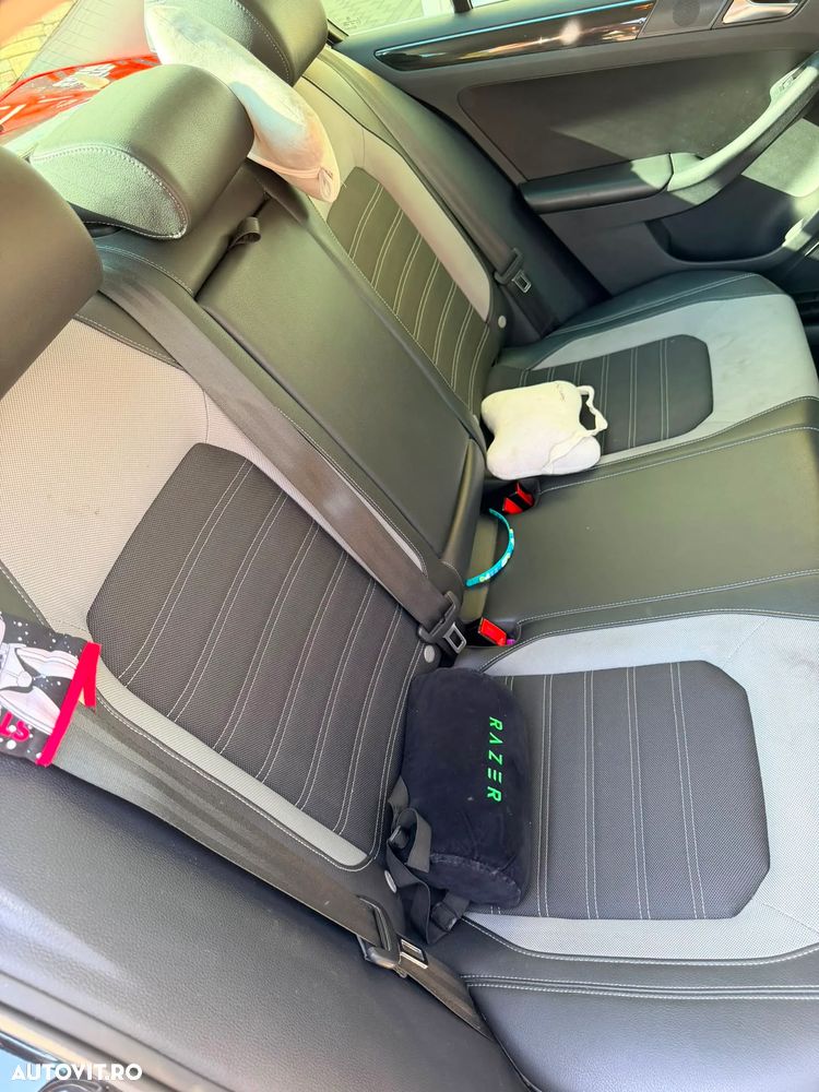Volkswagen Jetta 2.0 TDI DSG Highline - 10