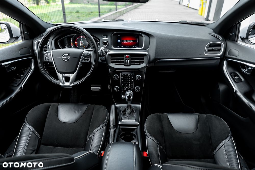 Volvo V40 D2 Geartronic RDesign - 27