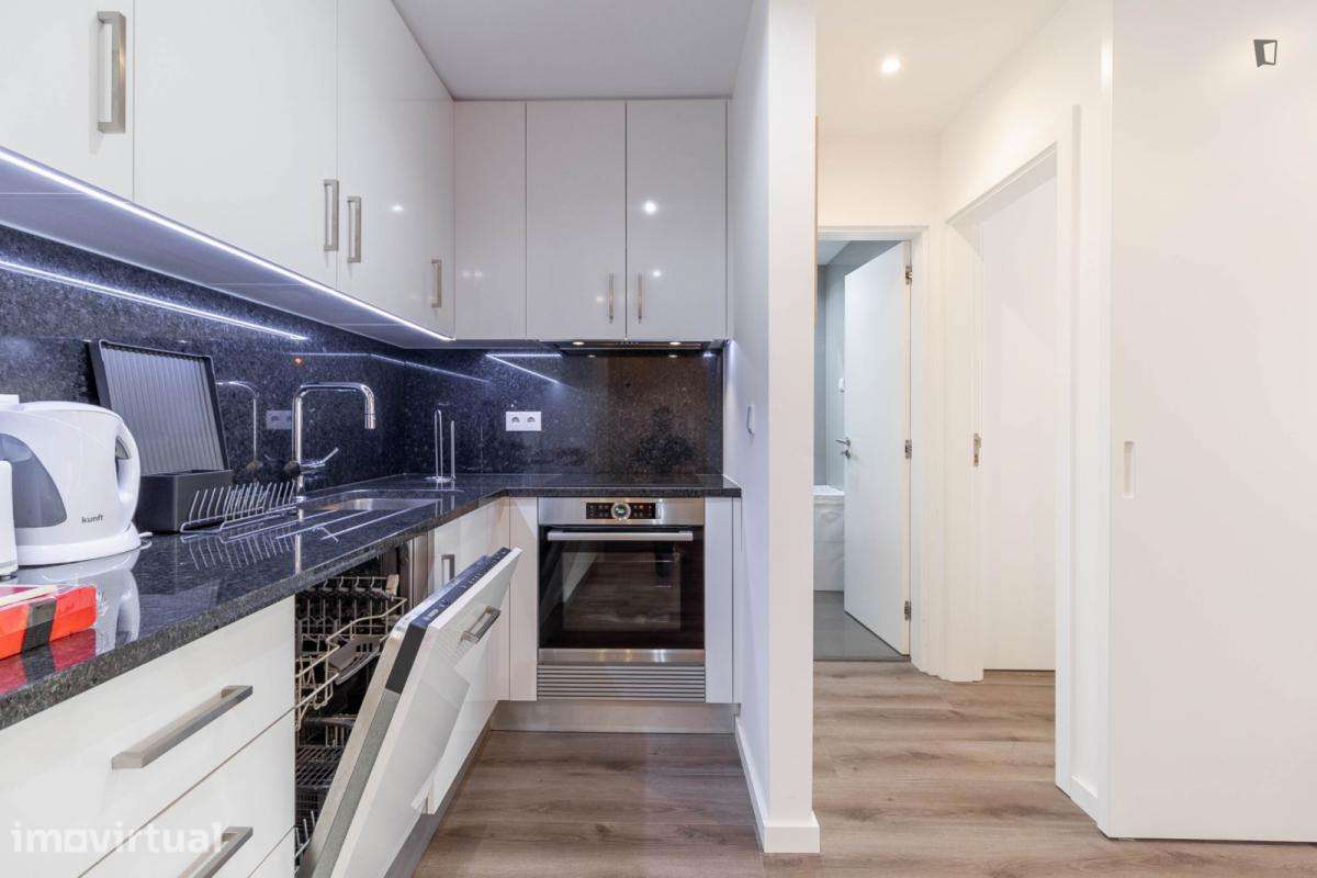 Apartamento com 1 quartos - localizado em Sete Rios Lisbon - Grande imagem: 2/25