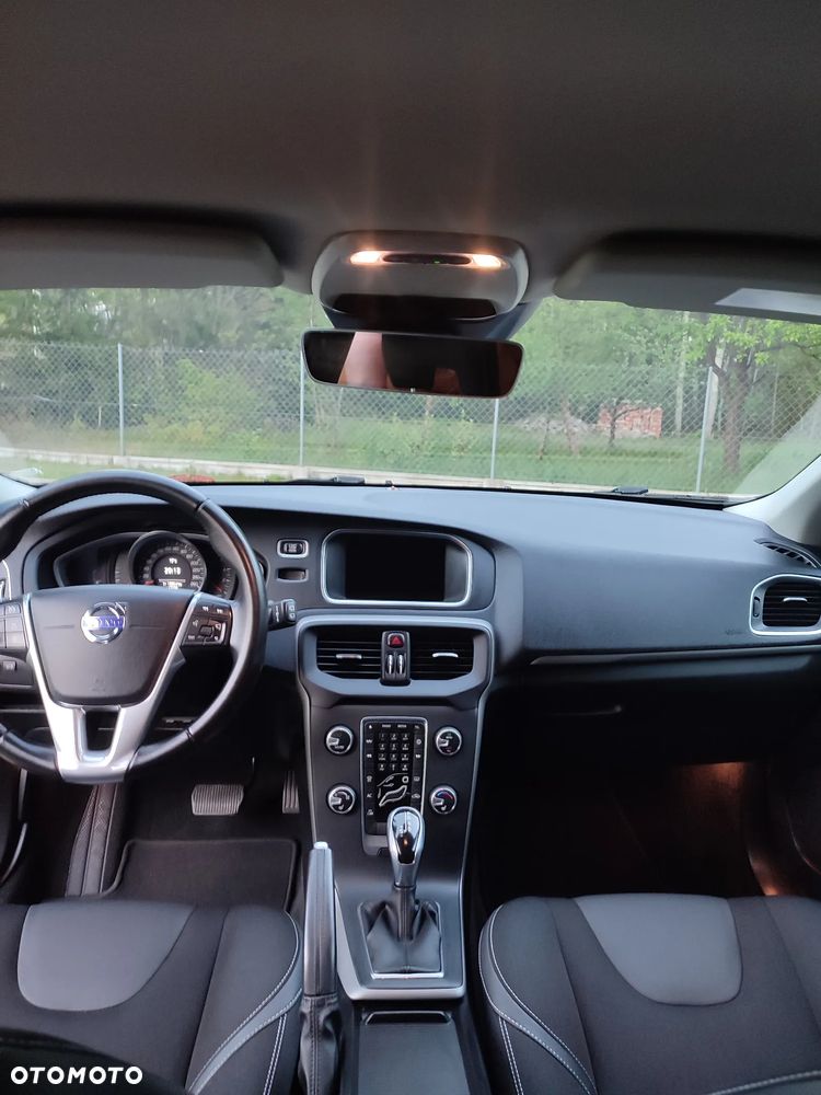 Volvo V40 D4 Drive-E Momentum - 17