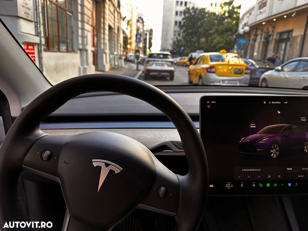 Tesla Model Y - 9