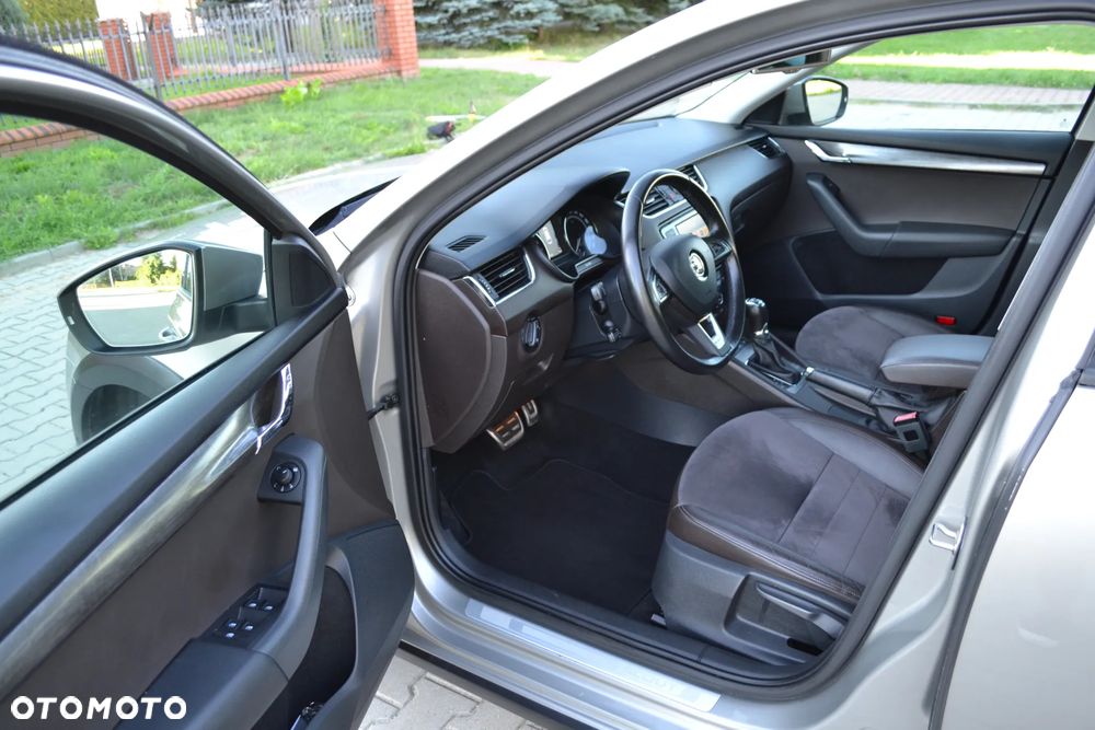 Skoda Octavia 2.0 TDI 4x4 DSG Scout - 16