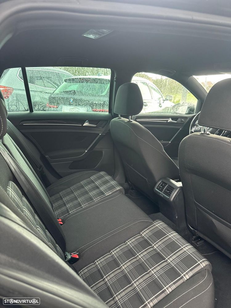 VW Golf 2.0 TDI GTD DSG - 31