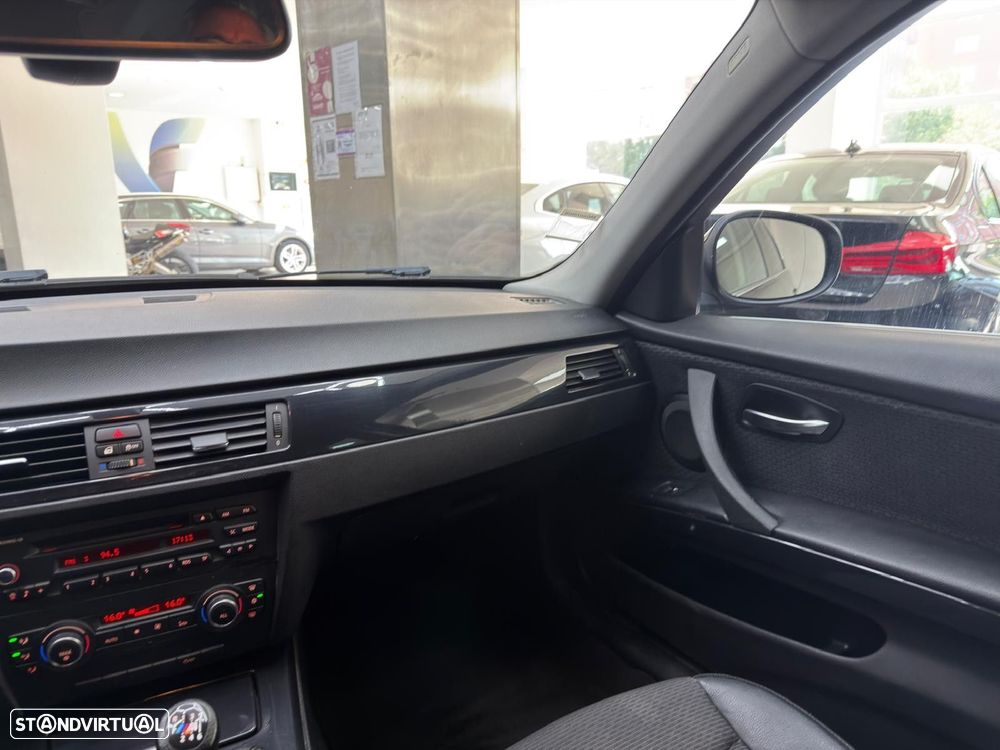 BMW 318 d Pack M - 25
