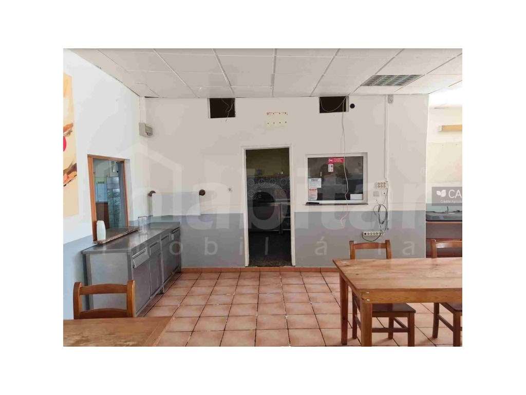 Excelente Oportunidade de Investimento - Imóvel com 3 Utilizações - Grande imagem: 3/9