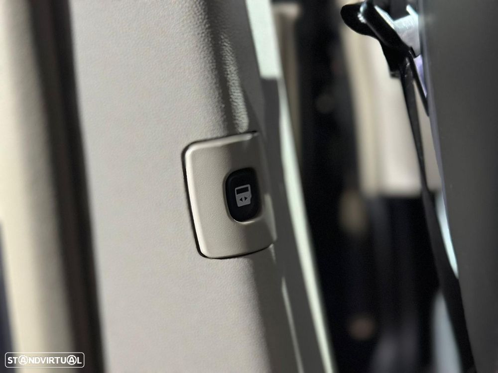 Lancia Voyager 2.8 CRD Platinum - 40