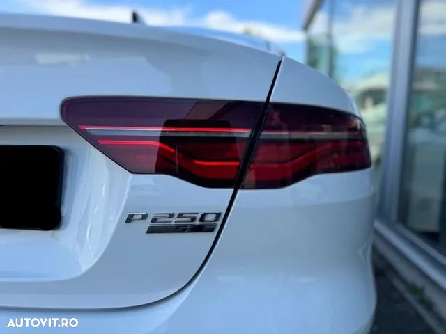 Jaguar XE - 6