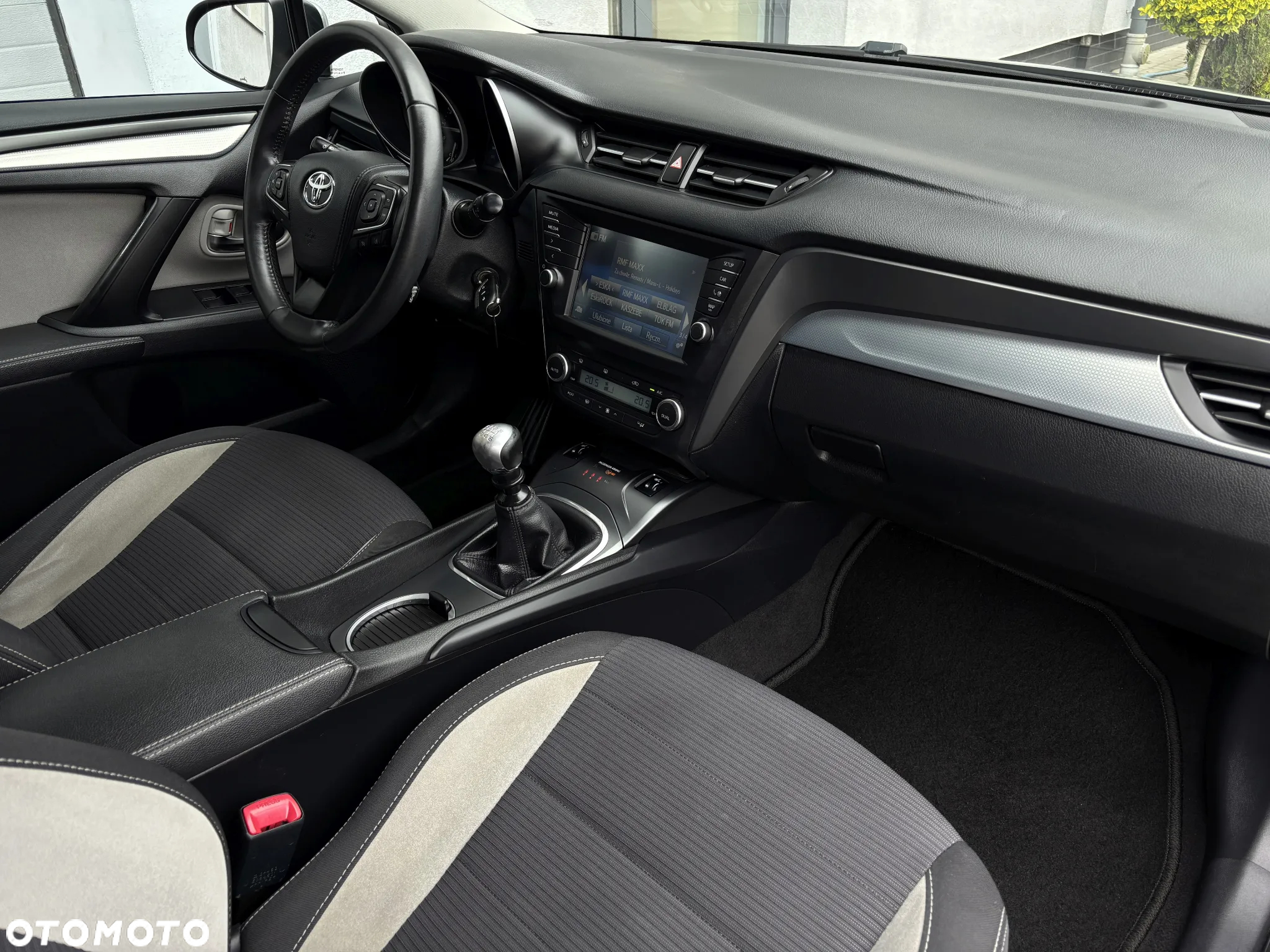 Toyota Avensis 1.8 Premium - 29