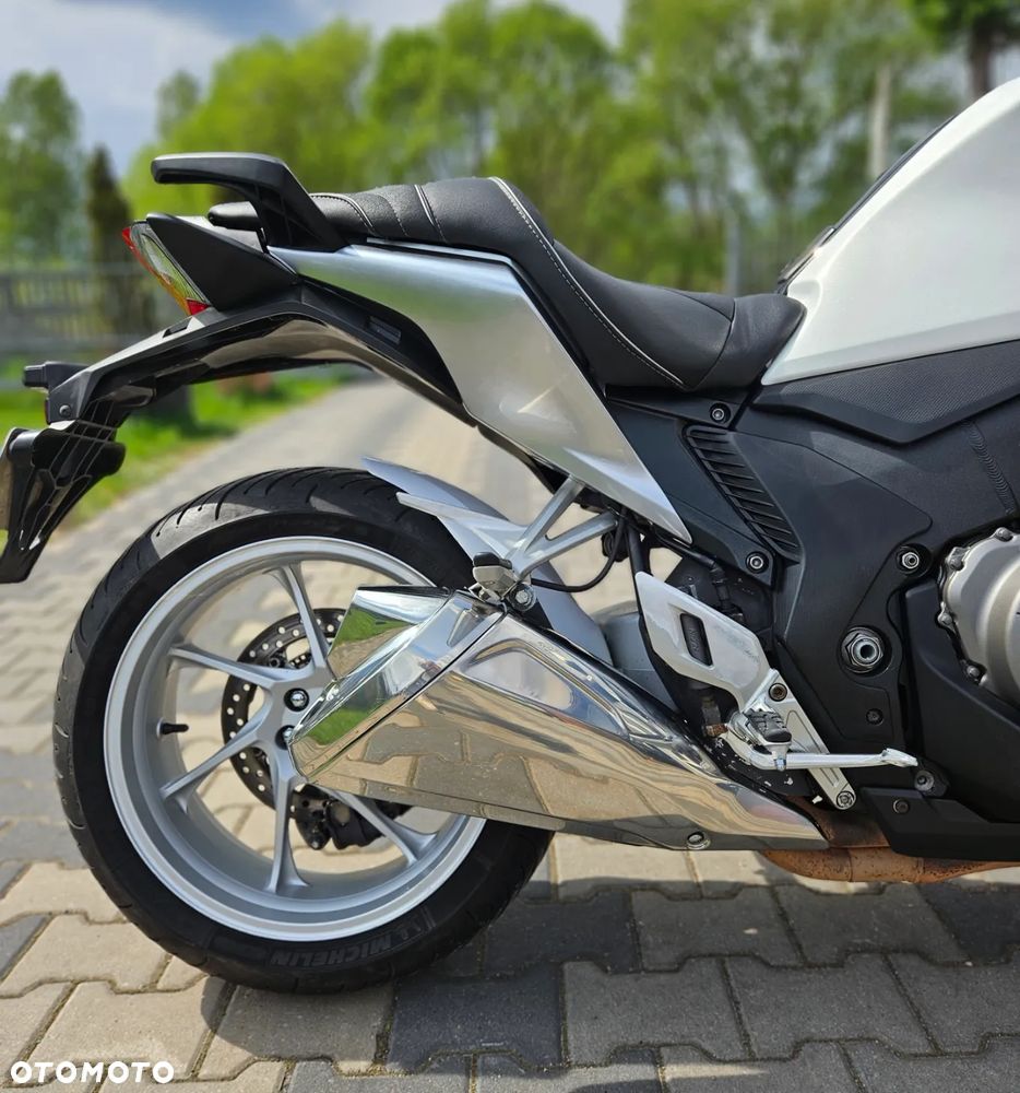 Honda VFR - 8