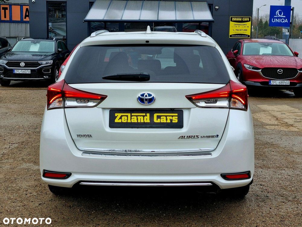 Toyota Auris Hybrid 135 Prestige - 6