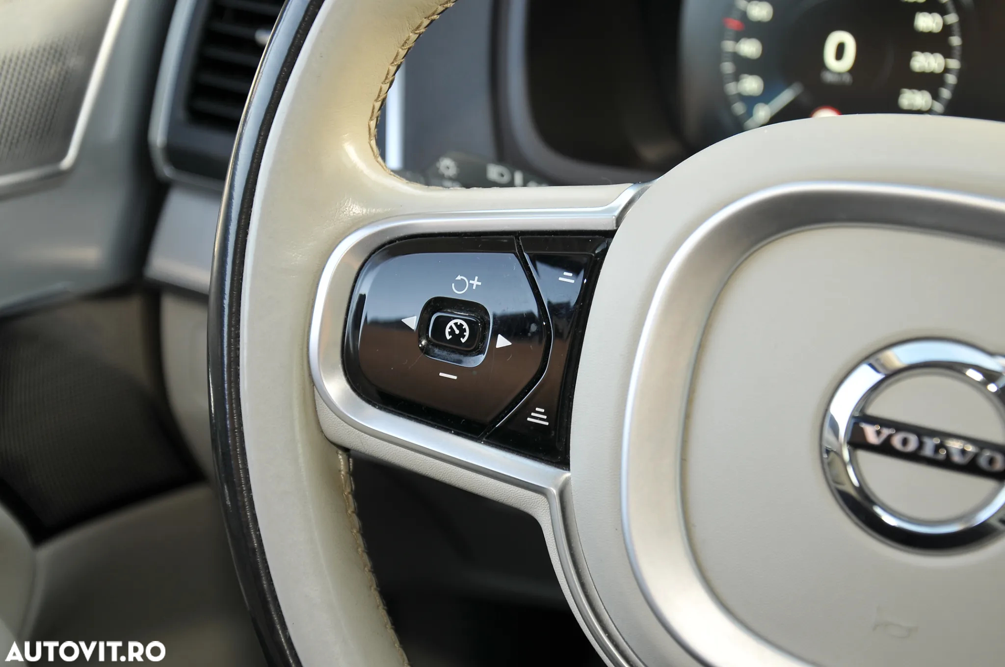 Volvo XC 90 D5 AWD Geartronic RDesign - 22