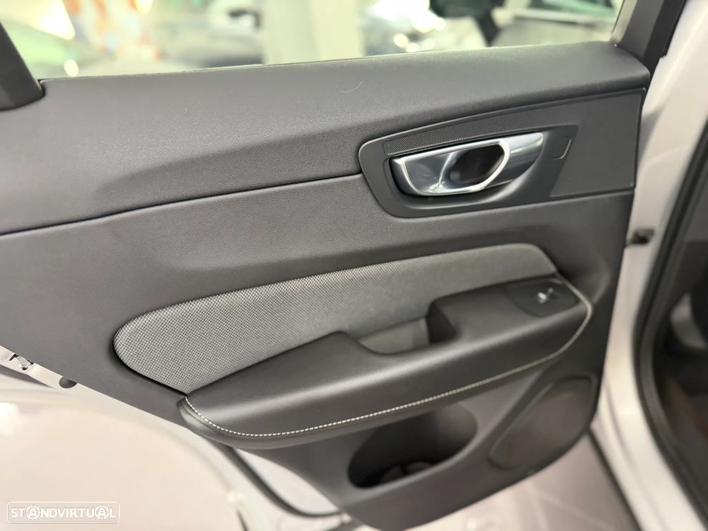 Volvo XC 60 2.0 T6 PHEV R-Design Expression AWD - 45