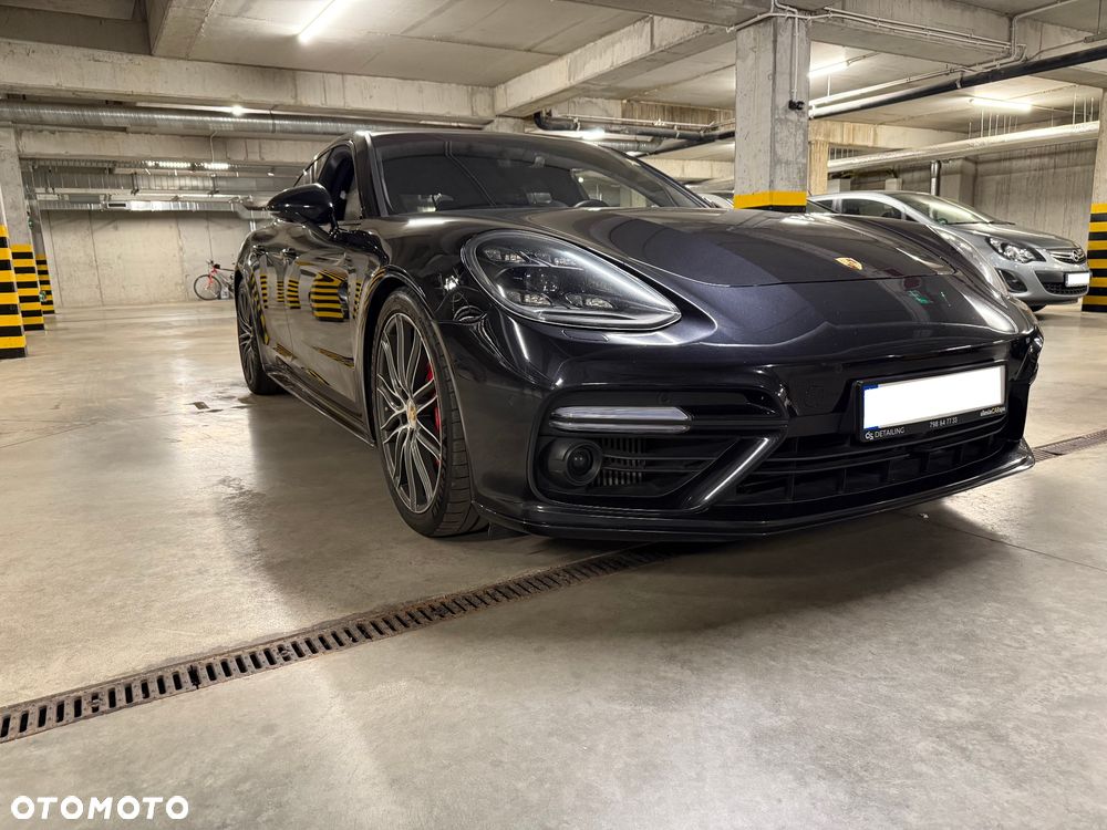 Porsche Panamera Turbo - 1