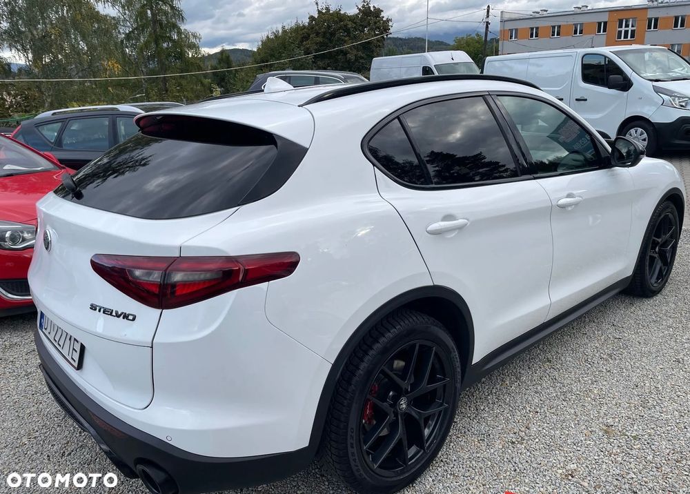 Alfa Romeo Stelvio - 5