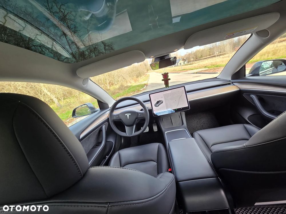 Tesla Model 3 - 25