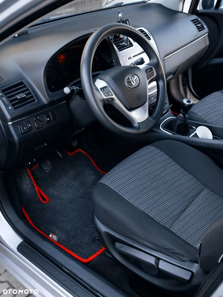 Toyota Avensis 1.8 Luna - 10