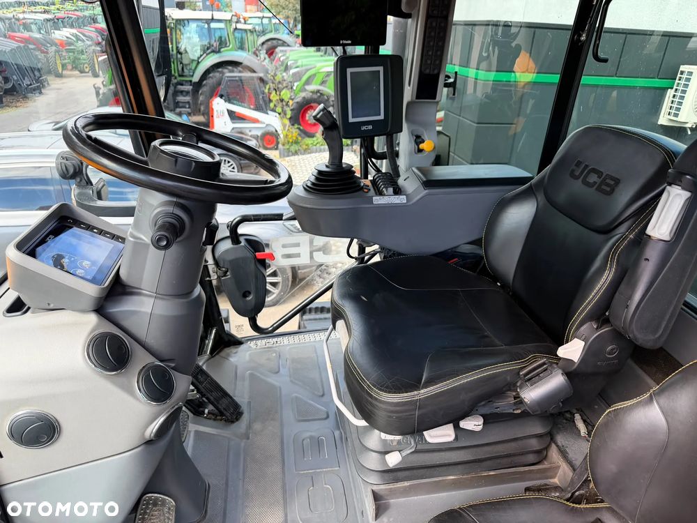JCB Fastrac 8330 - 30