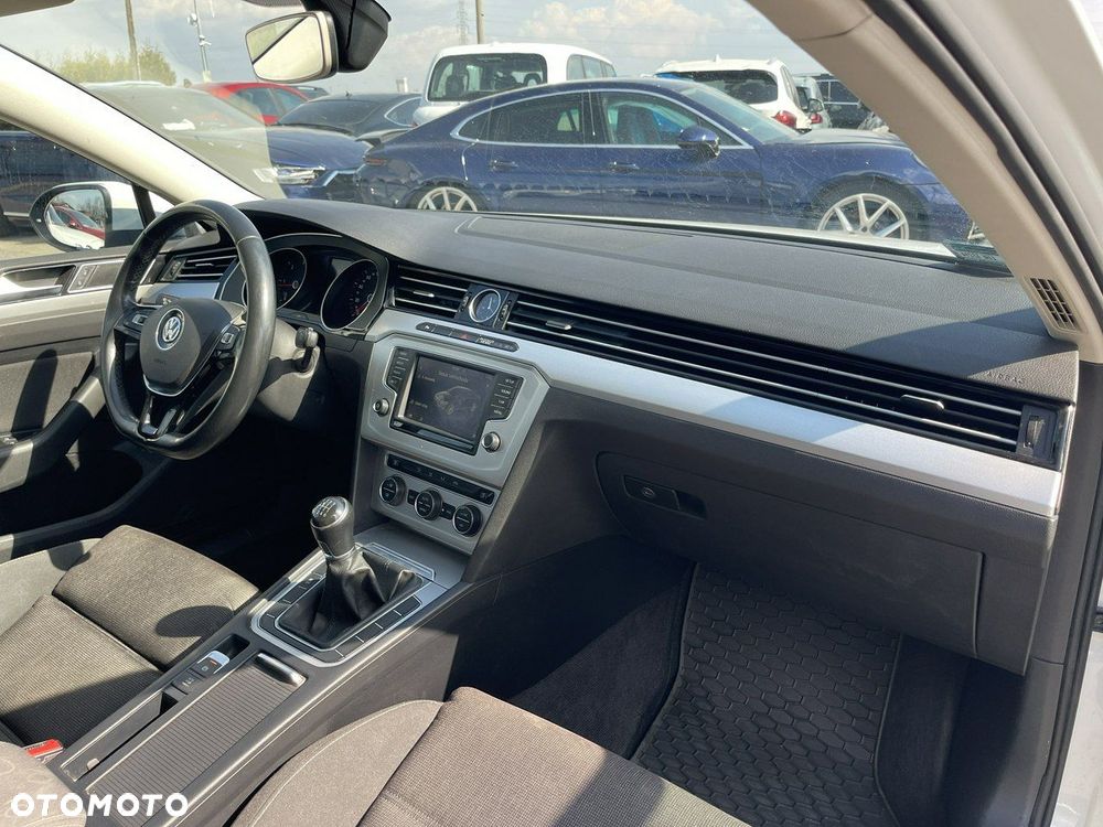 Volkswagen Passat - 9