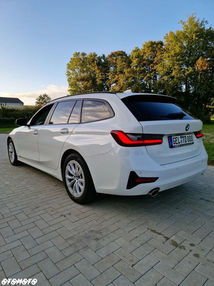 BMW Seria 3 318d mHEV - 4