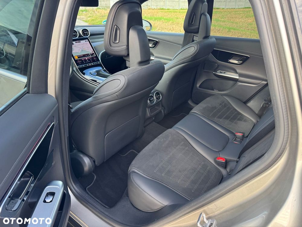 Mercedes-Benz GLC 300 4Matic 9G-TRONIC AMG Line Plus - 31
