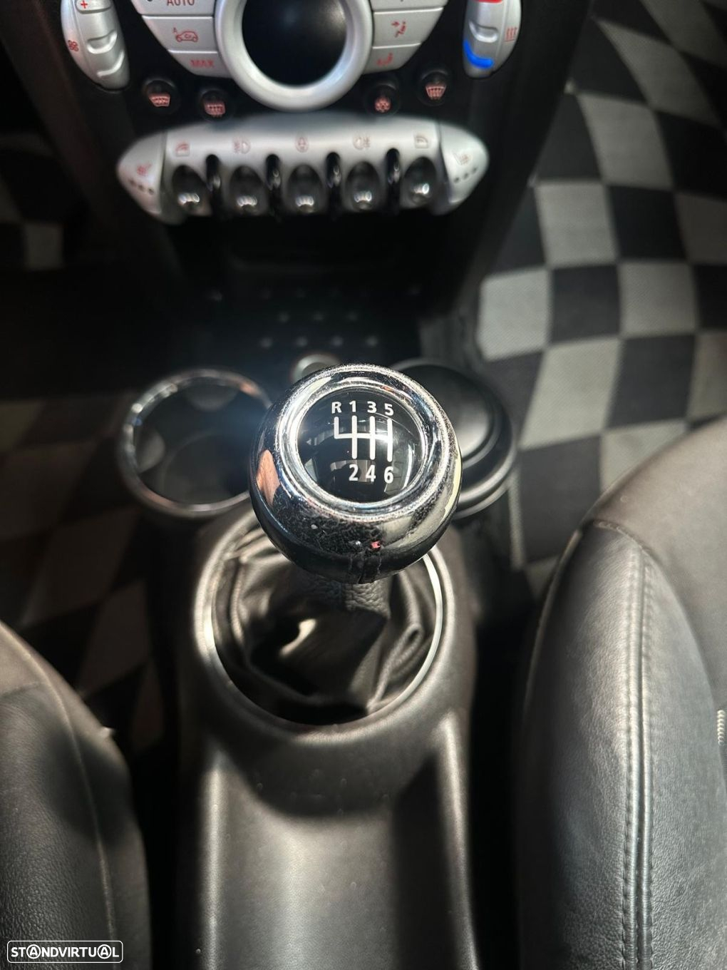 MINI 3 Portas Cooper D - 16