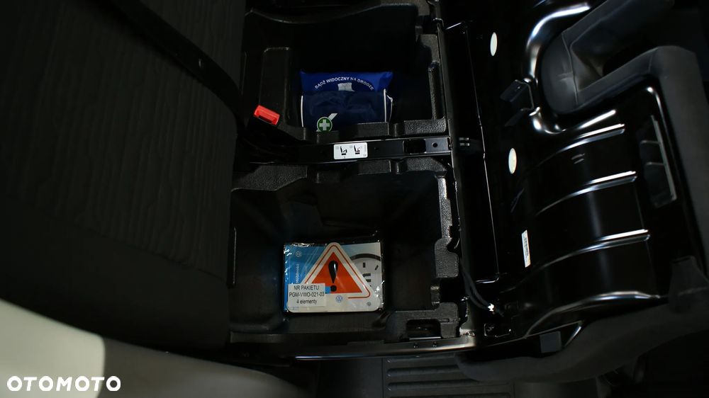 Volkswagen Caravelle - 23