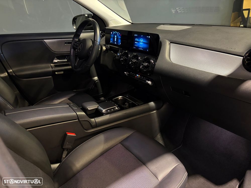 Mercedes-Benz GLA 180 7G-DCT - 26
