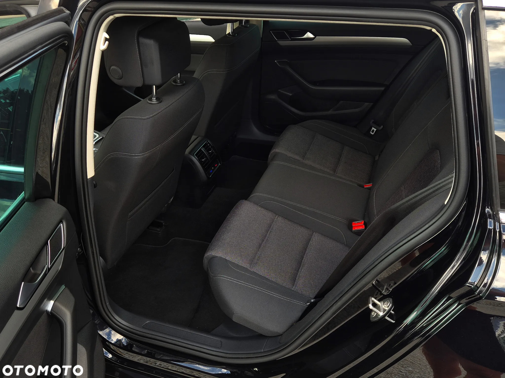 Volkswagen Passat Variant 2.0 TDI SCR DSG Elegance - 22