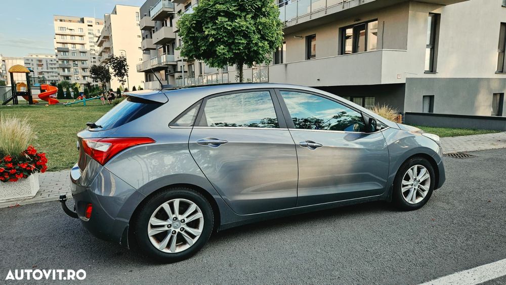 Hyundai i30 1.6 CRDI Automatik Style - 5