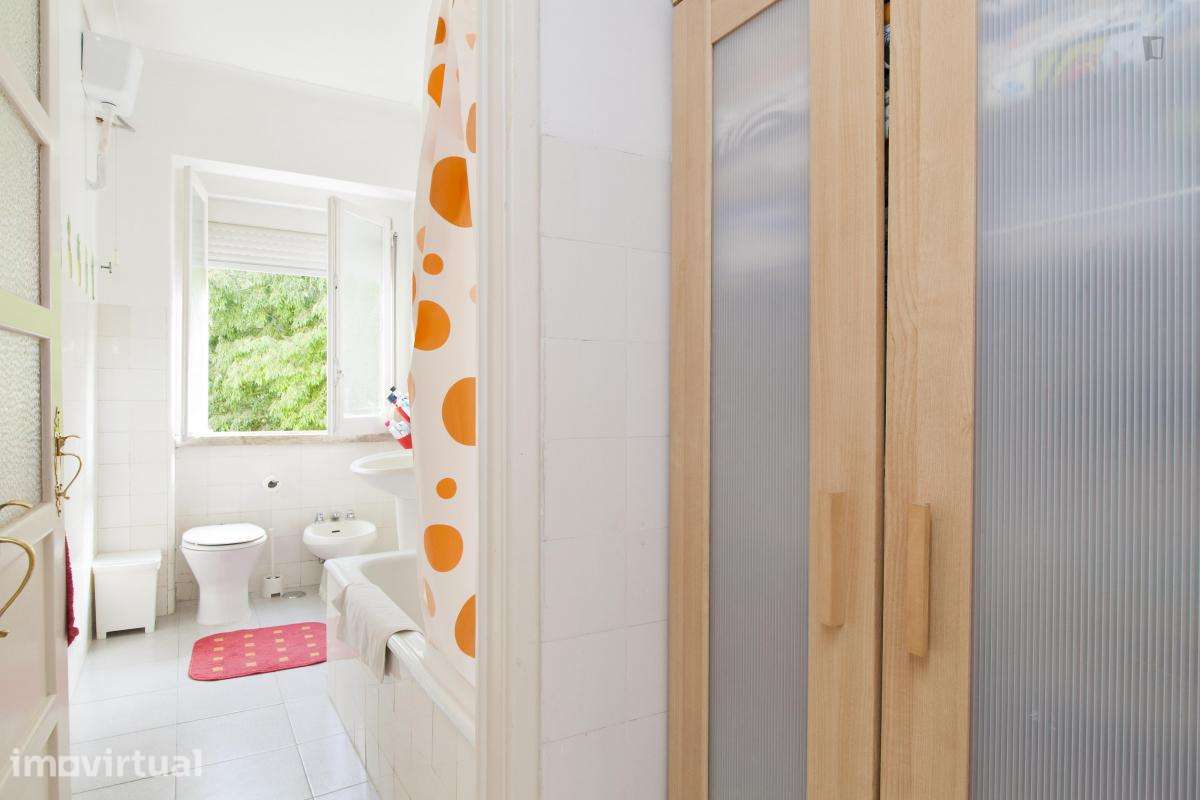 Quarto - localizado em São Sebastião Lisbon - Grande imagem: 3/15