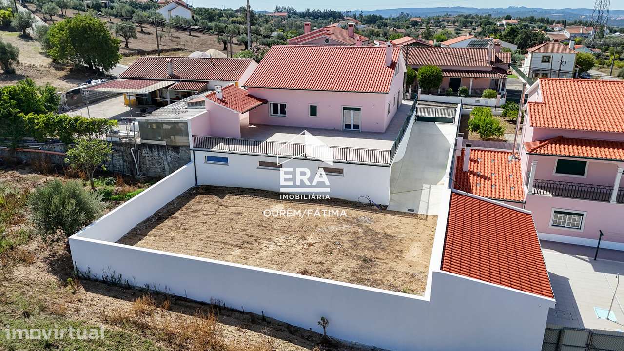 Moradia T3 nova, São Pedro de Tomar - Grande imagem: 3/52