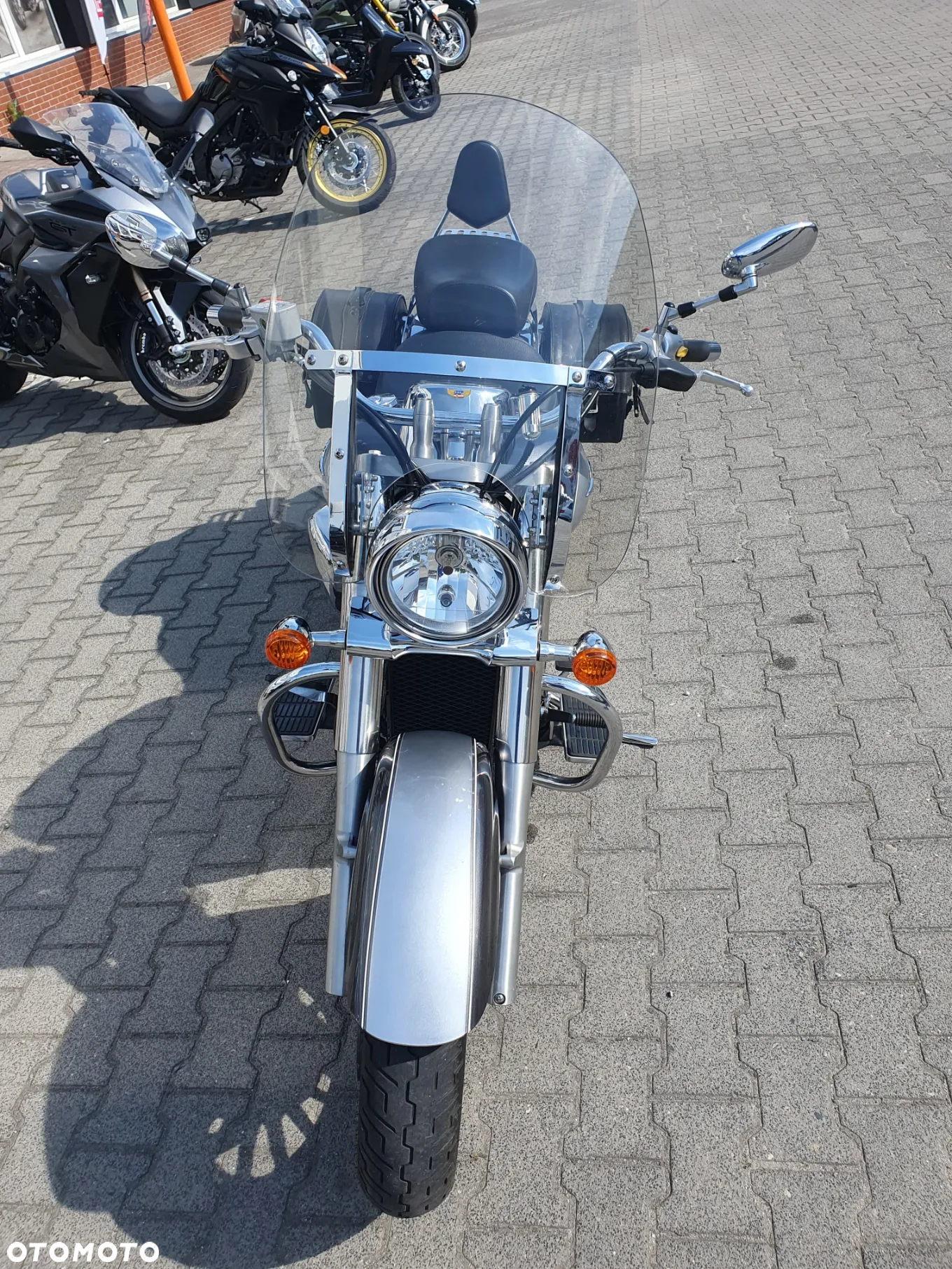 Suzuki Intruder - 7