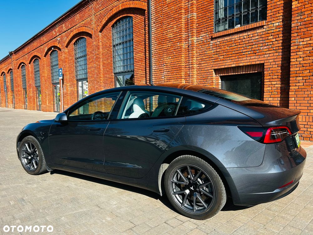 Tesla Model 3 Standard Reichweite Plus Hinterradantrieb - 3