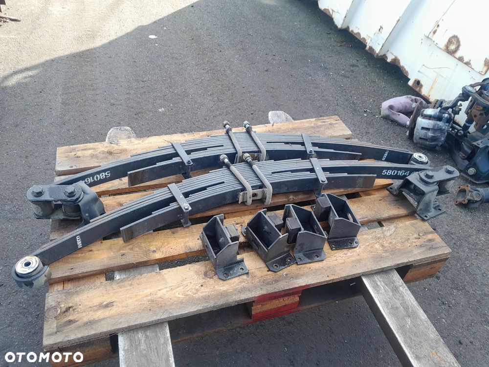 Resory tył/TYLNE Iveco Daily 35C RESOR / 2014-2026r. 14 PIÓR/LAG + PODUSZKI/CYBANTY !! - 2