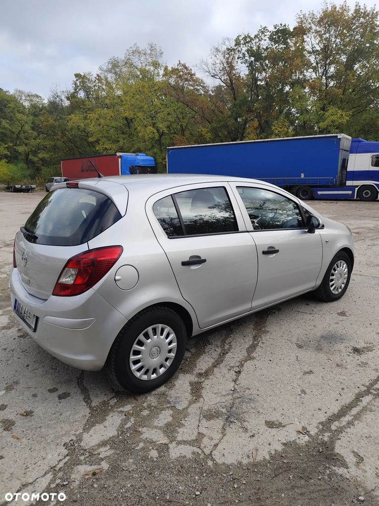 Opel Corsa 2010 photo 2