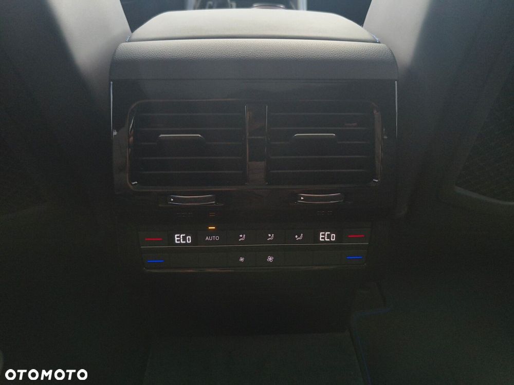 Volkswagen Touareg - 14