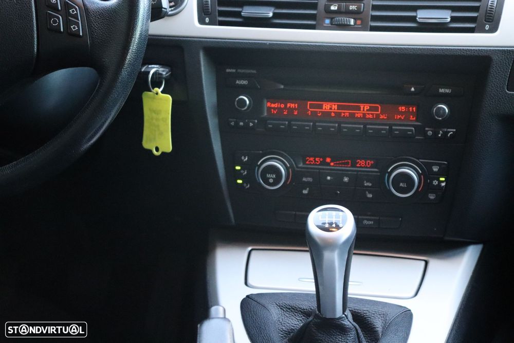 BMW 318 d Touring - 18