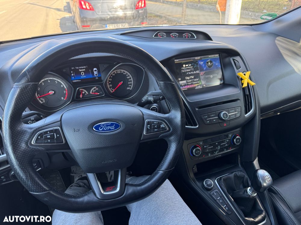Ford Focus 2.0 EcoBoost ST - 9