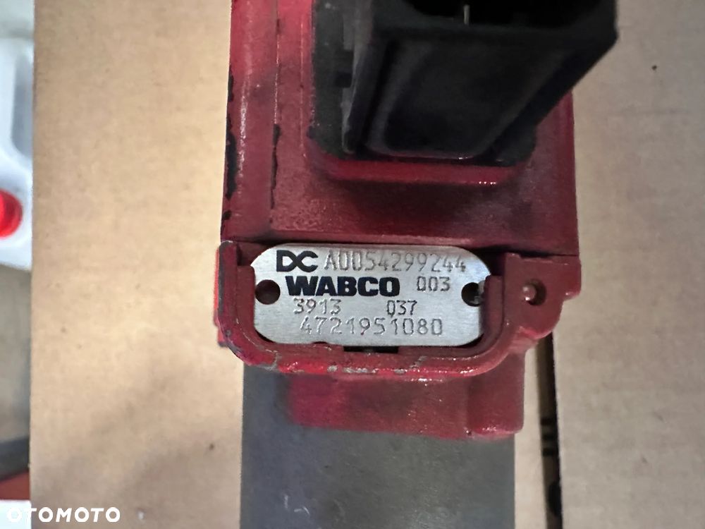 Zawór ABS Mercedes Actros MP4 A0054299244 - 3